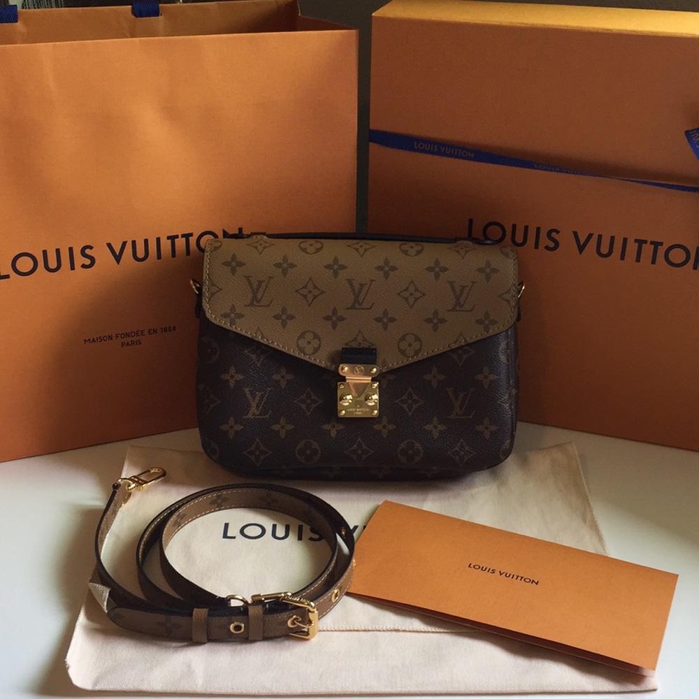 Louis Vuitton Pochette Metis Reverse